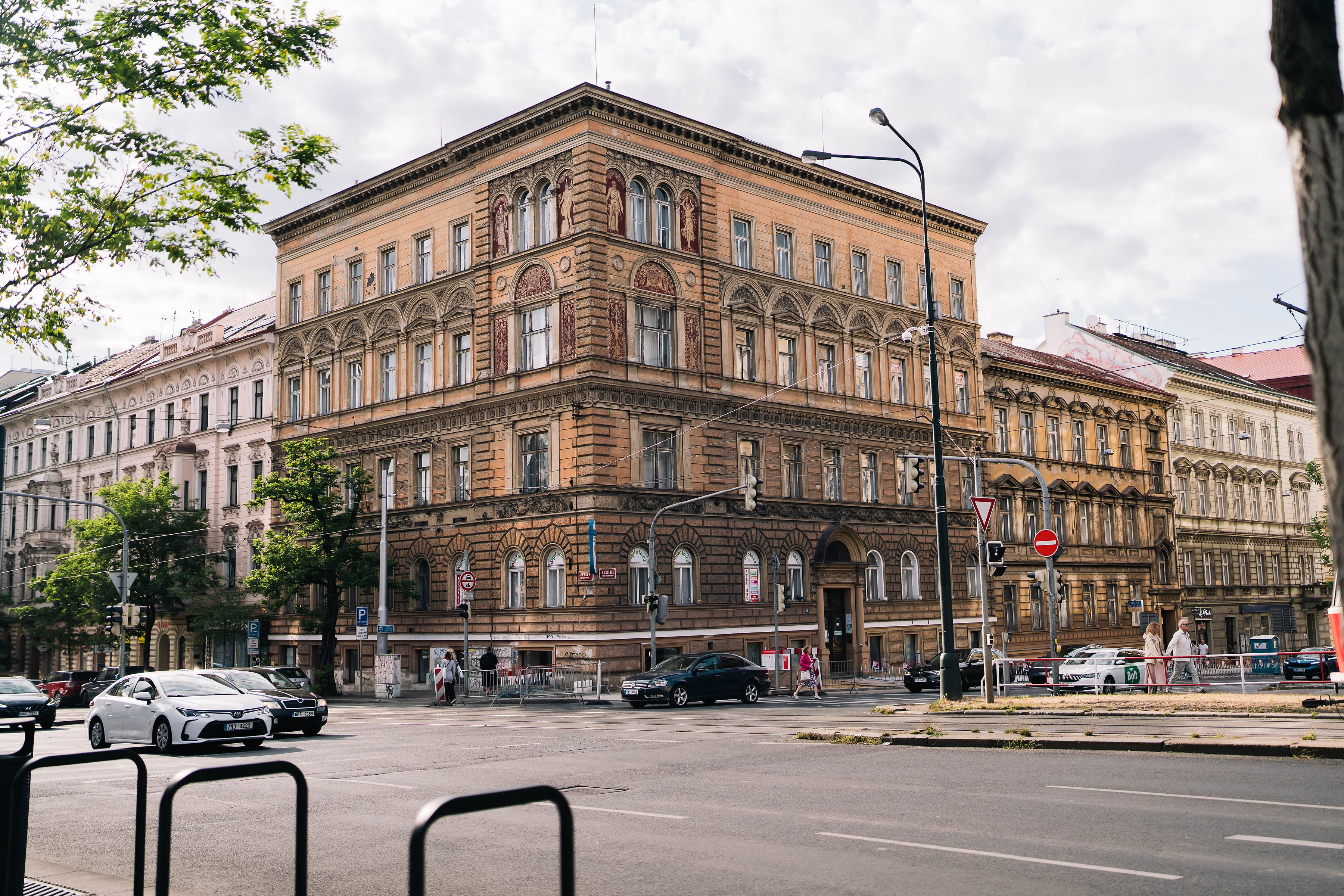 Fidurock koupil historické domy v Sokolské a promění je na nájemní bydlení 